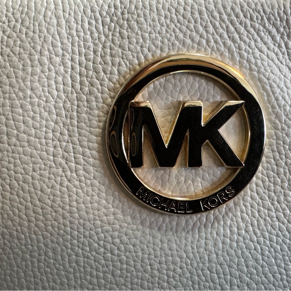 Michael Kors Ivory Crossbody Bag with Gold Accents - Picture 4 of 11